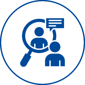 Icon showing two people with a magnifying glass and speech bubble, symbolizing communication or analysis.
